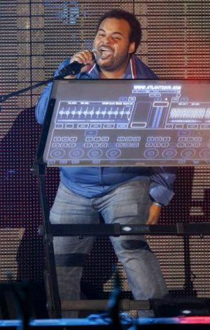CARLOS JEAN UTILIZA EL SISTEMA DJ EMULATOR