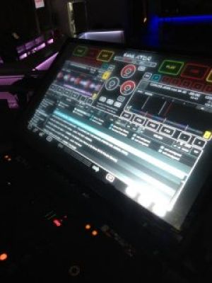 HOT MIX 2012 PATROCINADA POR 40 PRINCIPALES UTILIZA EL SISTEMA DJ DVS SMITHSON MARTIN 